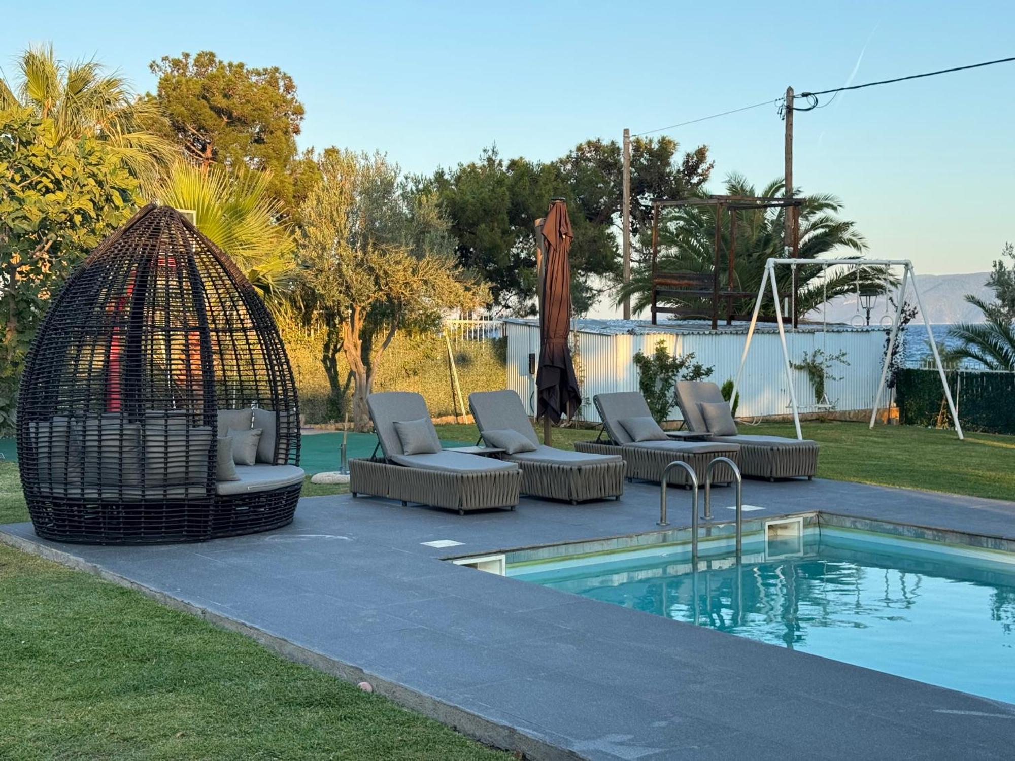 Zoza Luxury Villa Isthmia By The Sea With Private Pool Kalamaki  Exterior photo