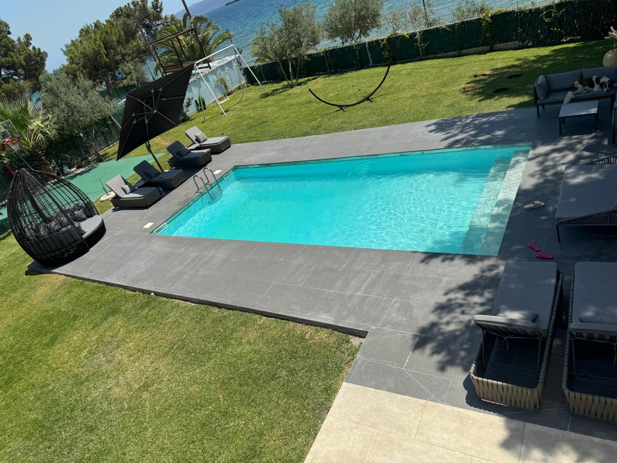 Zoza Luxury Villa Isthmia By The Sea With Private Pool Kalamaki  Exterior photo